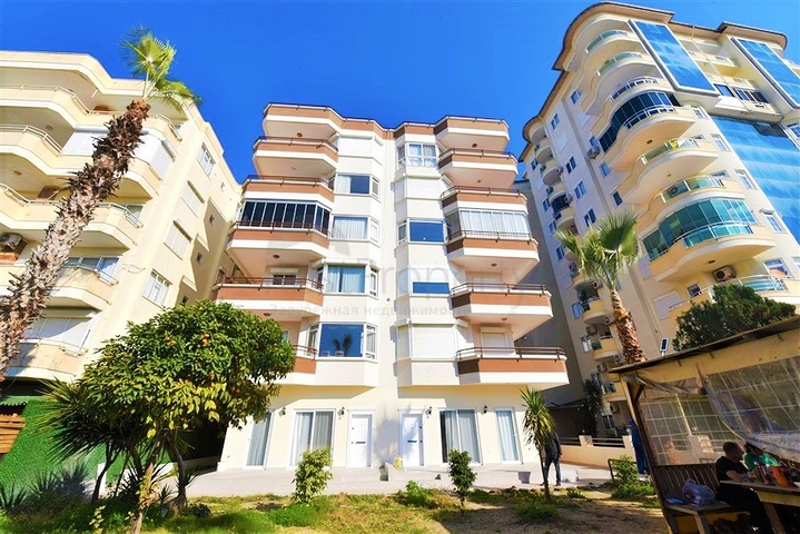 2+1 möblierte Wohnung mit Meerblick in Tosmur