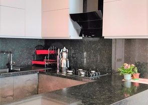 2+1 möblierte Wohnung mit Meerblick in Tosmur