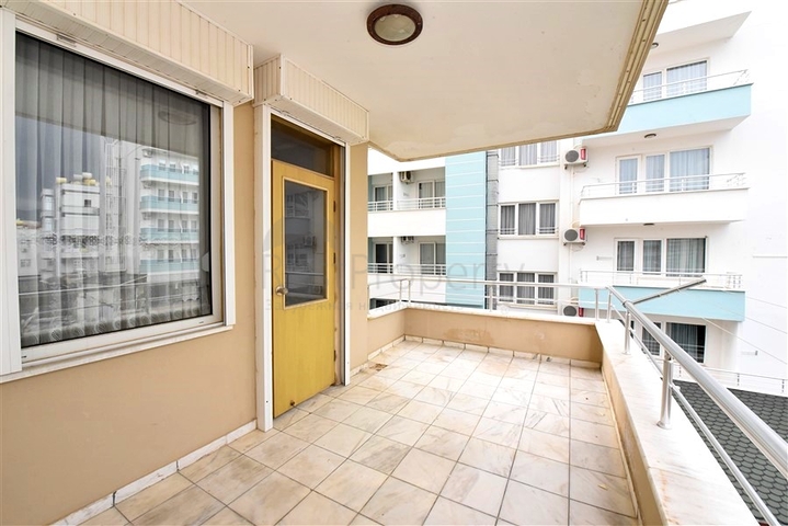 Möblierte 3+1-Wohnung in der Nähe des Meeres in der Gegend von Oba