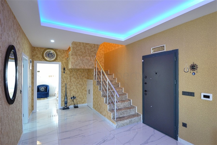 Penthouse 3+1 in einer Wohnanlage mit Infrastruktur im Stadtteil Kargicak