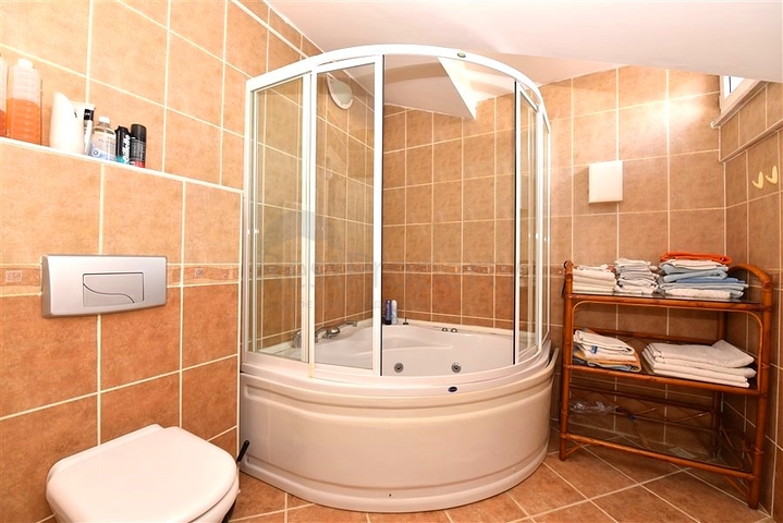 Möbliertes Penthouse mit drei Schlafzimmern im Stadtteil Oba