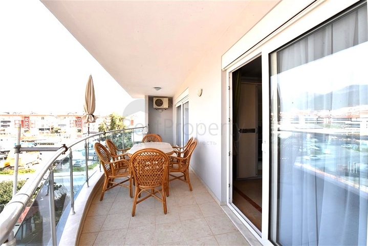 Möbliertes Penthouse mit drei Schlafzimmern im Stadtteil Oba