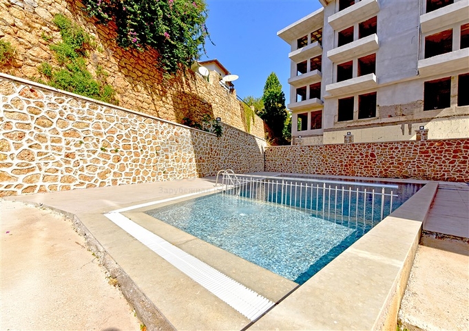 Der im Bau befindliche Clubkomplex im Bezirk Oba