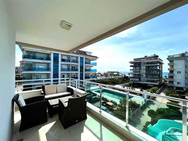 Wohnung 2+1 50 m vom Meer entfernt im Stadtteil Kestel 