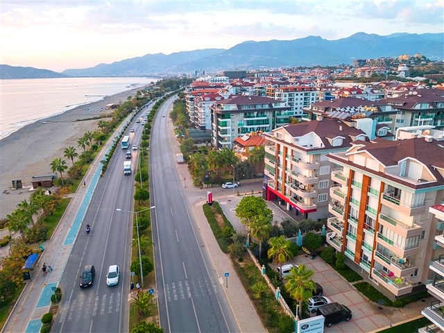 Wohnung 2+1 50 m vom Meer entfernt im Stadtteil Kestel 