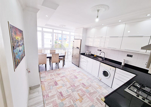 Helle, geräumige Wohnung im europäischen Viertel von Tosmur