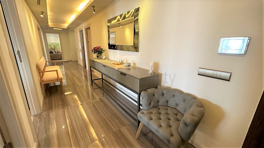 Geräumige Wohnung mit Designer-Renovierung