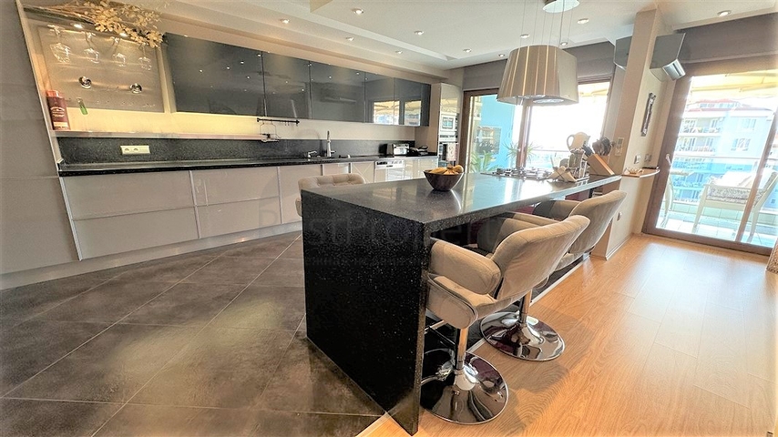 Geräumige Wohnung mit Designer-Renovierung