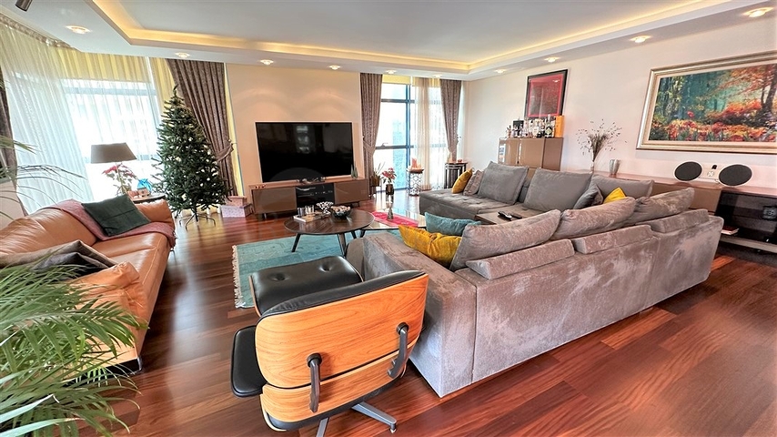 Geräumige Wohnung mit Designer-Renovierung