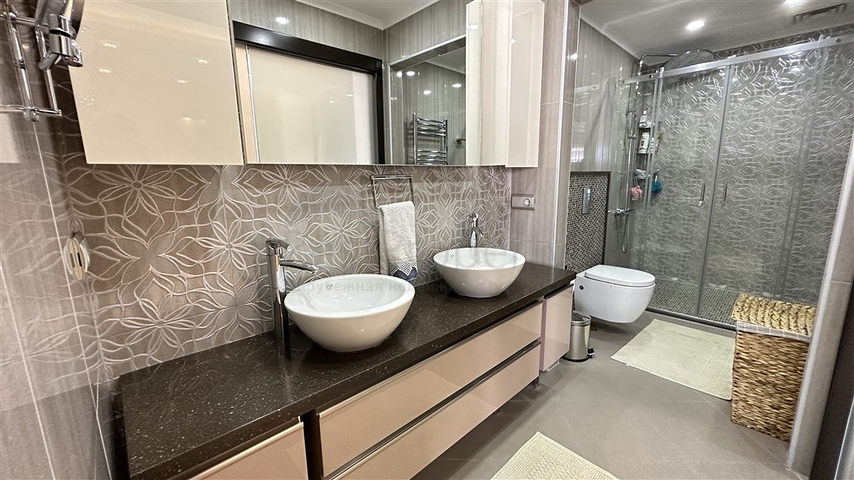 Geräumige Wohnung mit Designer-Renovierung