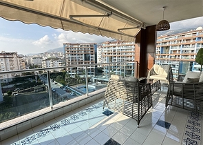 Geräumige Wohnung mit Designer-Renovierung