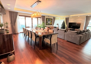 Geräumige Wohnung mit Designer-Renovierung