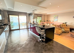 Geräumige Wohnung mit Designer-Renovierung