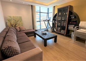 Geräumige Wohnung mit Designer-Renovierung