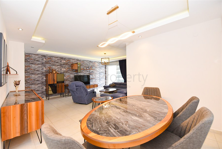 Geräumige 4+1-Wohnung in Avsallar