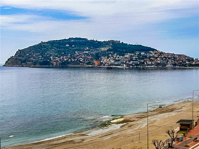 Schickes Penthouse mit Panoramablick auf das Meer im Herzen von Alanya
