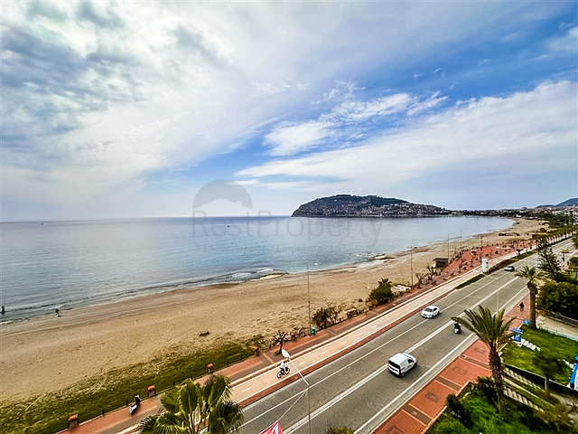 Schickes Penthouse mit Panoramablick auf das Meer im Herzen von Alanya