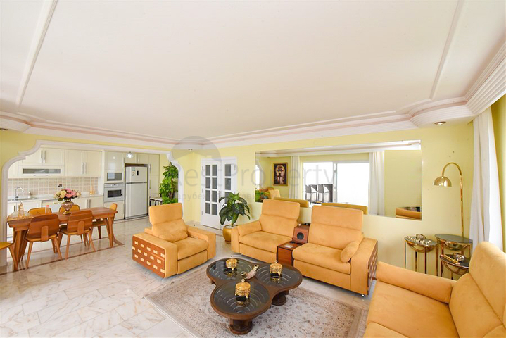 2+1 Wohnung mit Panoramablick auf das Meer