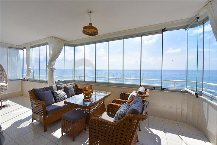 2+1 Wohnung in der ersten Zeile im Stadtteil Mahmutlar