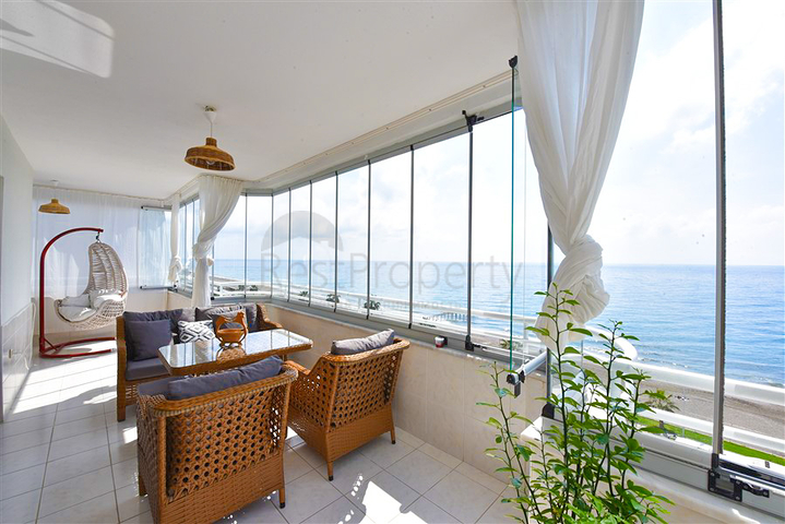 2+1 Wohnung in der ersten Zeile im Stadtteil Mahmutlar