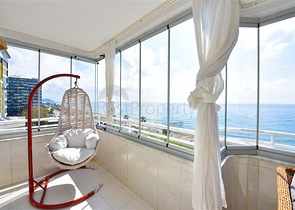 2+1 Wohnung in der ersten Zeile im Stadtteil Mahmutlar