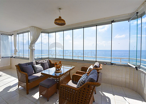 2+1 Wohnung in der ersten Zeile im Stadtteil Mahmutlar