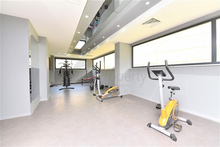 Penthouse 2+1 mit Möbeln in einem modernen Komplex in beiden