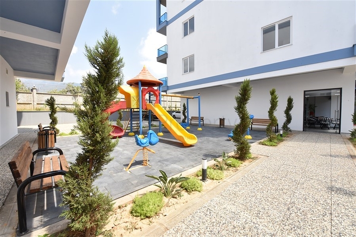 Penthouse 2+1 mit Möbeln in einem modernen Komplex in beiden