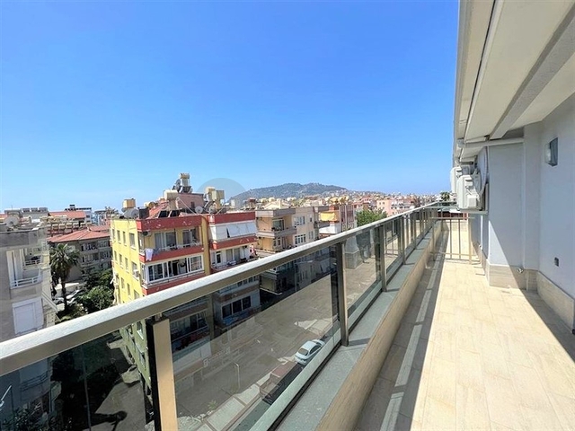 Geräumiges 4+1 Penthouse im Zentrum von Alanya mit Blick auf die Festung
