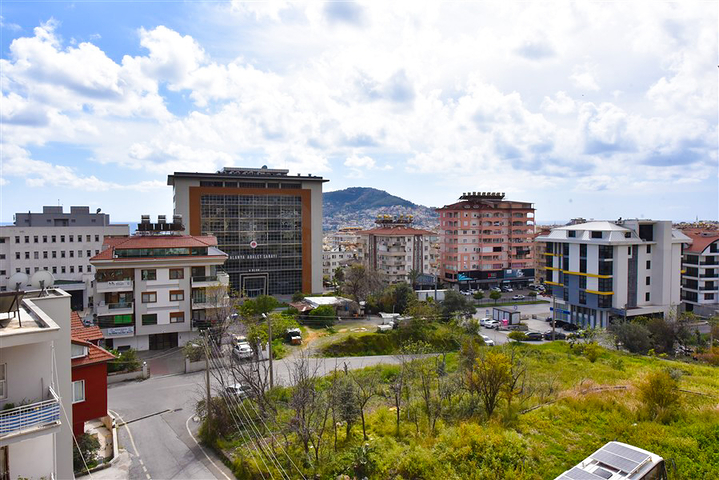 Geräumiges Penthouse mit Meerblick im Zentrum von Alanya