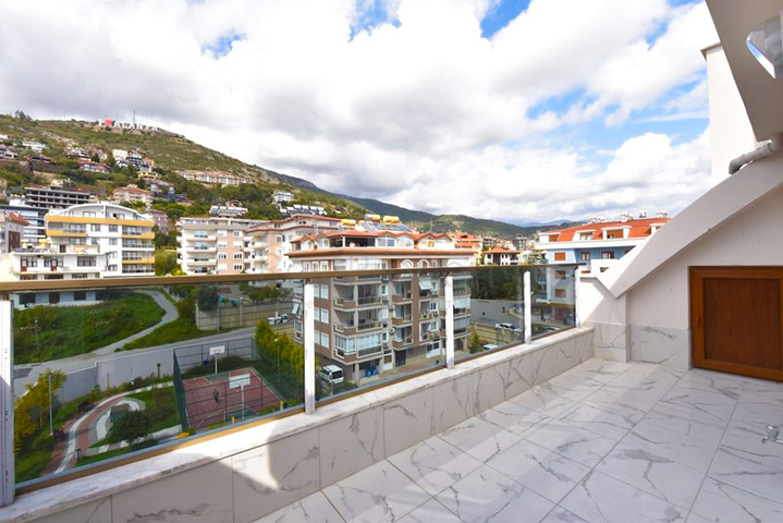Geräumiges Penthouse mit Meerblick im Zentrum von Alanya