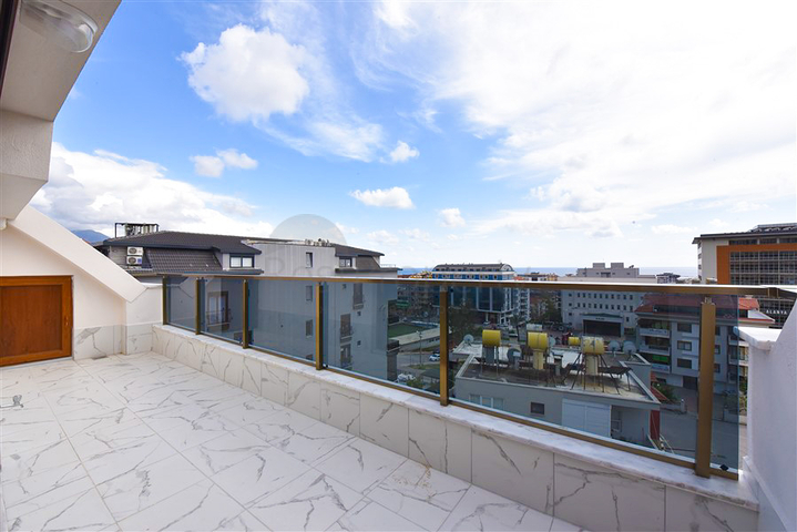 Geräumiges Penthouse mit Meerblick im Zentrum von Alanya