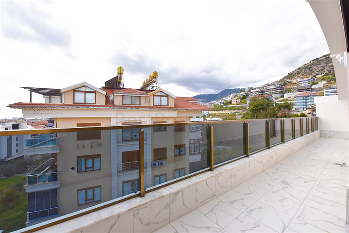 Geräumiges Penthouse mit Meerblick im Zentrum von Alanya