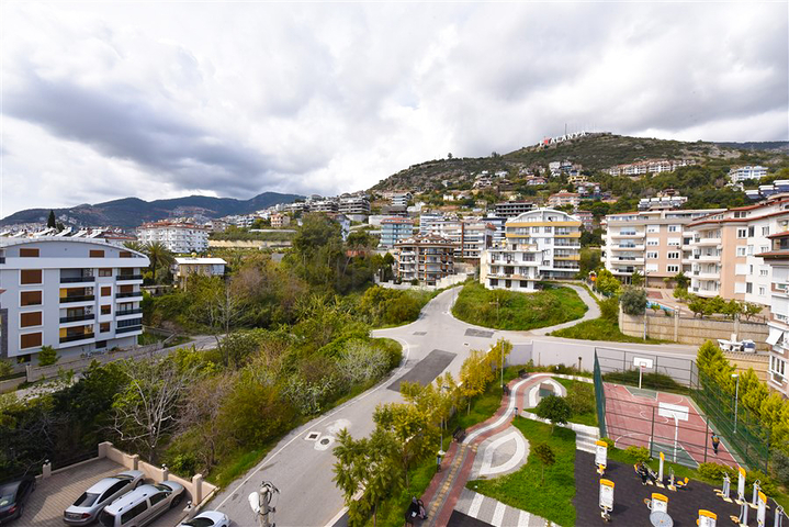 Geräumiges Penthouse mit Meerblick im Zentrum von Alanya