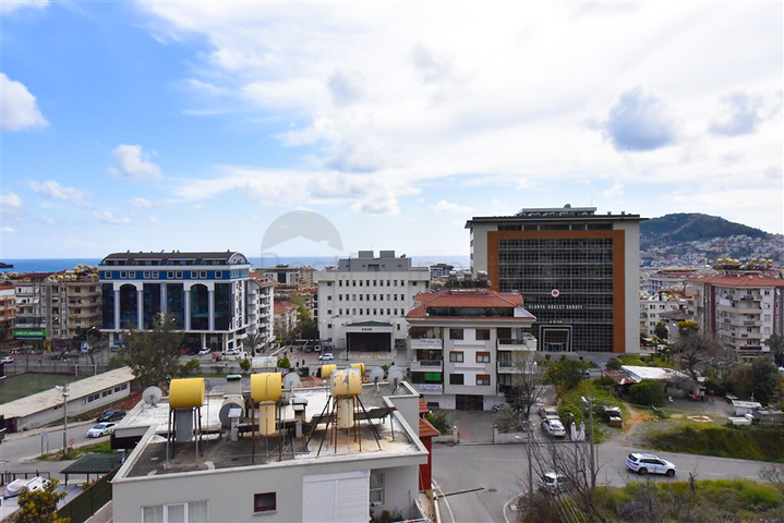 Geräumiges Penthouse mit Meerblick im Zentrum von Alanya
