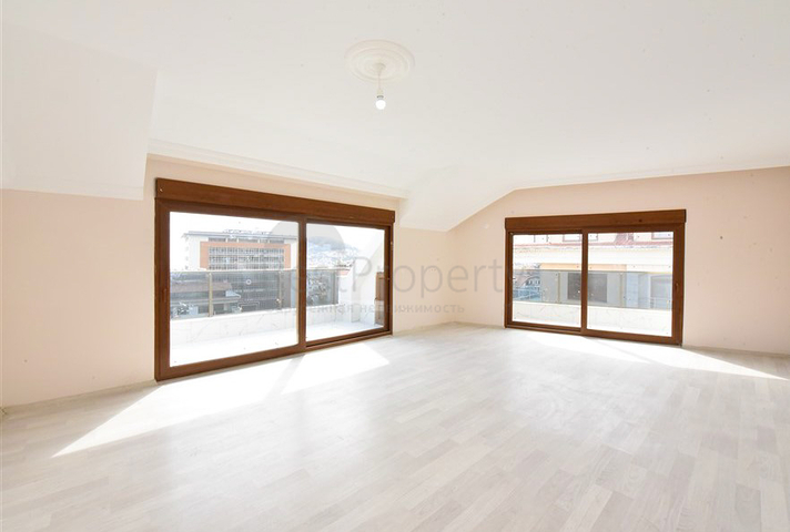 Geräumiges Penthouse mit Meerblick im Zentrum von Alanya