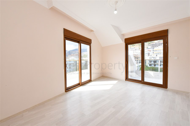 Geräumiges Penthouse mit Meerblick im Zentrum von Alanya