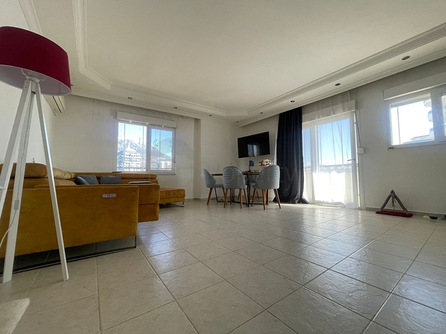 4+1 Penthouse in einem Komplex mit minimaler Infrastruktur im Stadtteil Mahmutlar