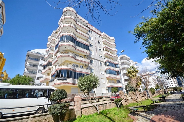 4+1 Penthouse in einem Komplex mit minimaler Infrastruktur im Stadtteil Mahmutlar