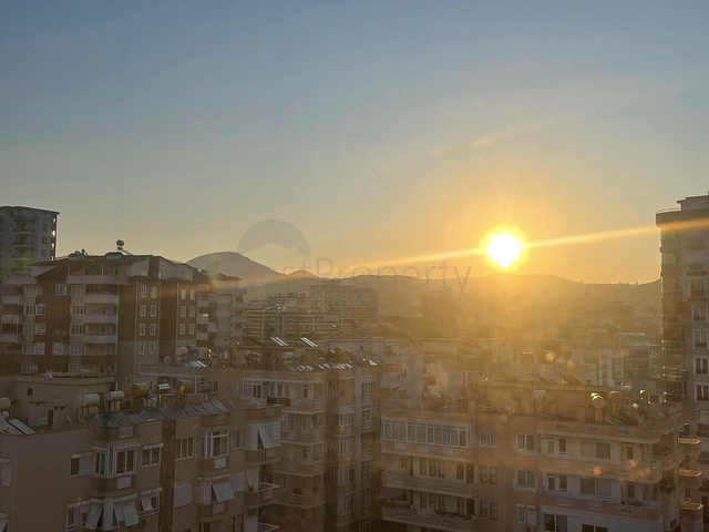 4+1 Penthouse in einem Komplex mit minimaler Infrastruktur im Stadtteil Mahmutlar