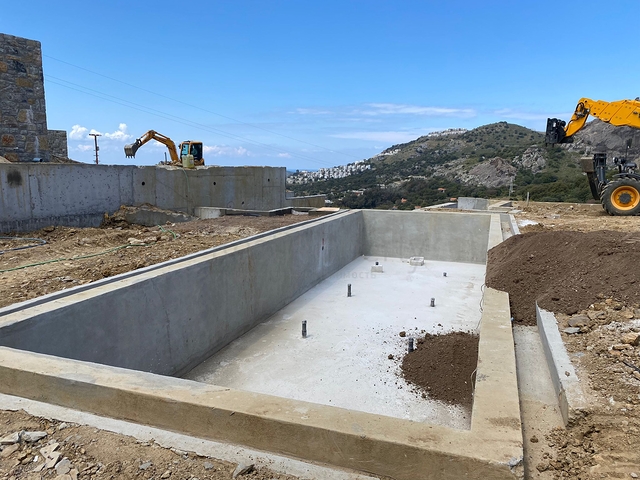 Kammenartige Villen mit Blick auf das Meer und das historische 