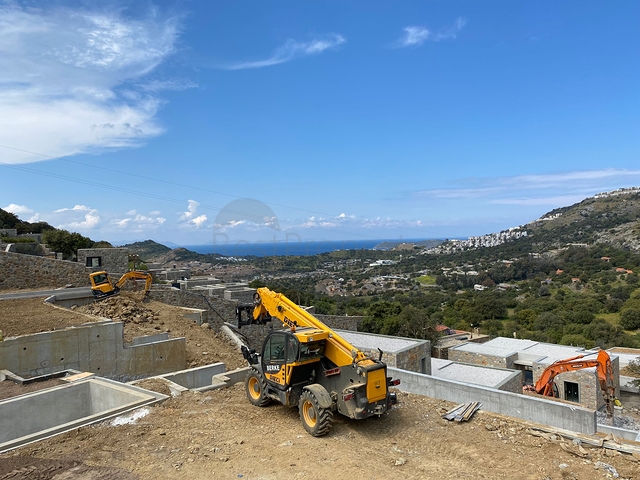 Kammenartige Villen mit Blick auf das Meer und das historische 