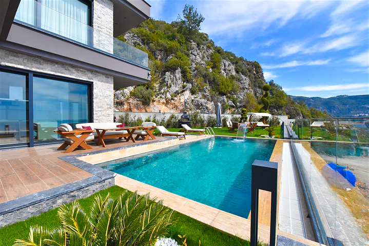 4+1 Villa mit Panoramablick auf das Meer 