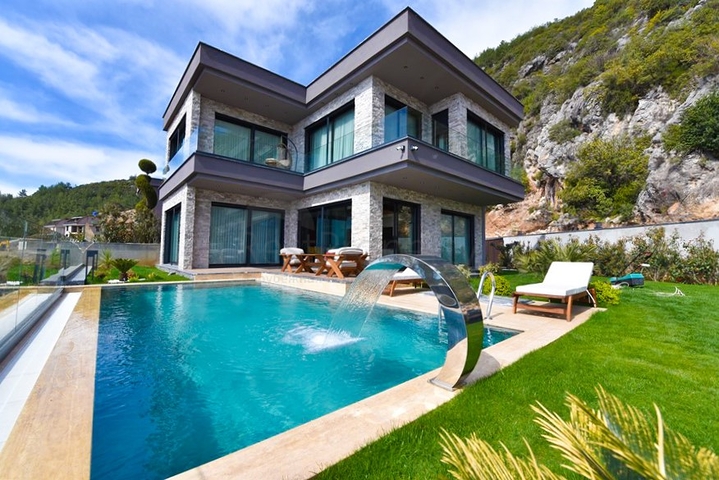 4+1 Villa mit Panoramablick auf das Meer 