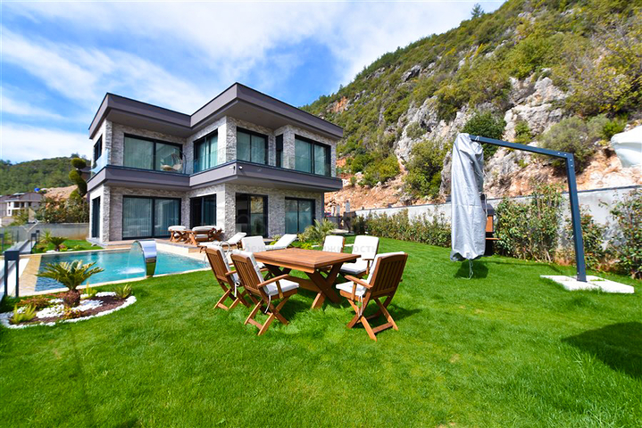 4+1 Villa mit Panoramablick auf das Meer 