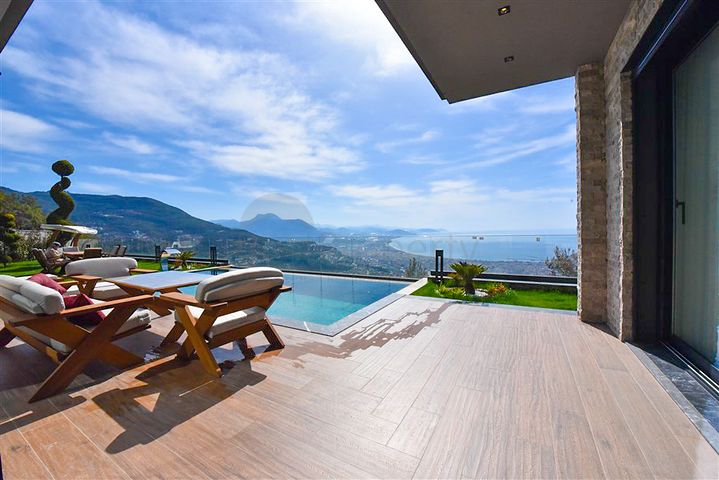 4+1 Villa mit Panoramablick auf das Meer 