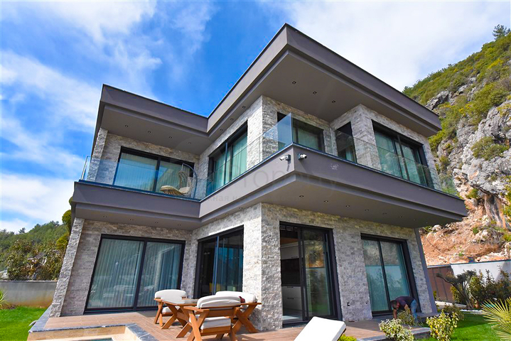 4+1 Villa mit Panoramablick auf das Meer 