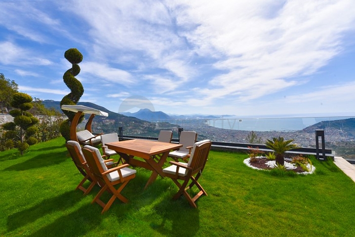 4+1 Villa mit Panoramablick auf das Meer 