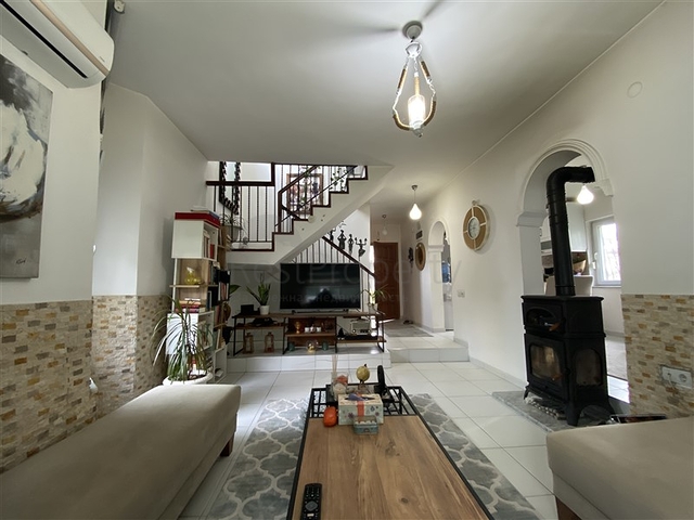 Geräumige 3+1 Villa 250m vom Meer entfernt in Konakli