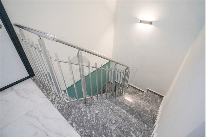 Penthouse 2+1 im Stadtteil Kestel, nur 350 m vom Meer entfernt 